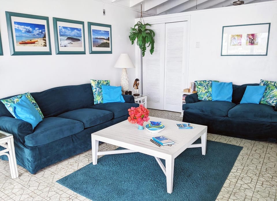 Living room, Pool view