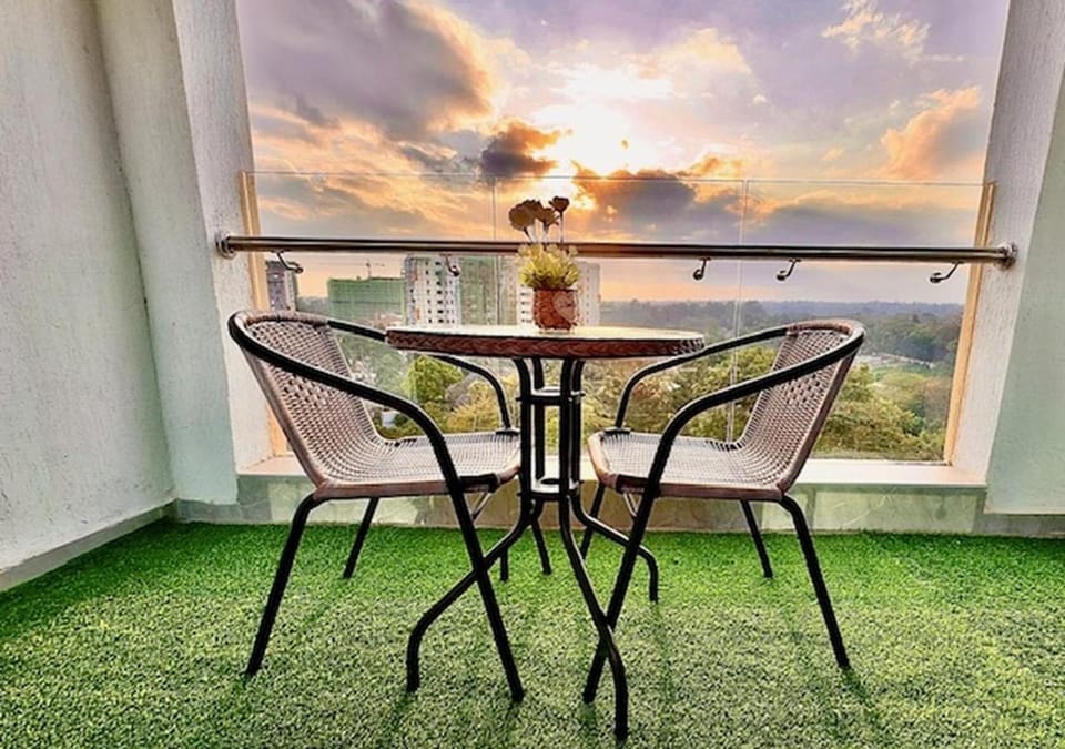 View (from property/room), Balcony/Terrace, Seating area, Dining area, Bedroom, Sunset