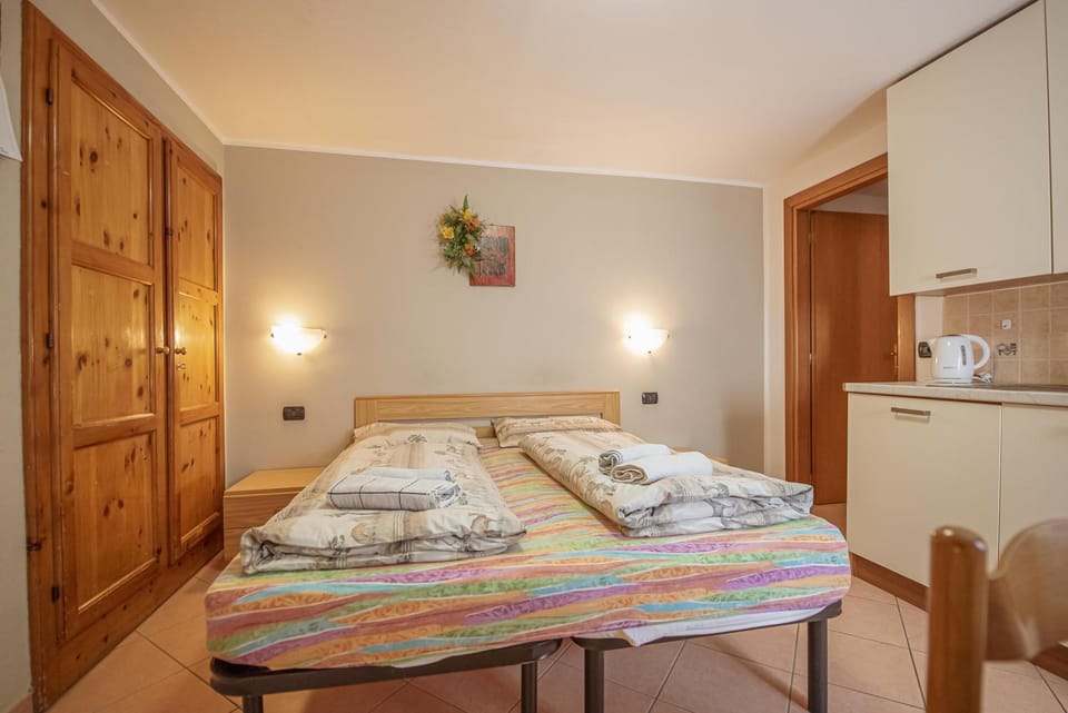 Coffee/tea facilities, Kitchen or kitchenette, Photo of the whole room, Bedroom, wardrobe
