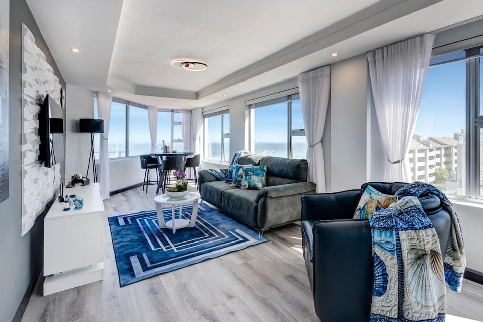 View (from property/room), Living room, Dining area, City view, Mountain view, Sea view