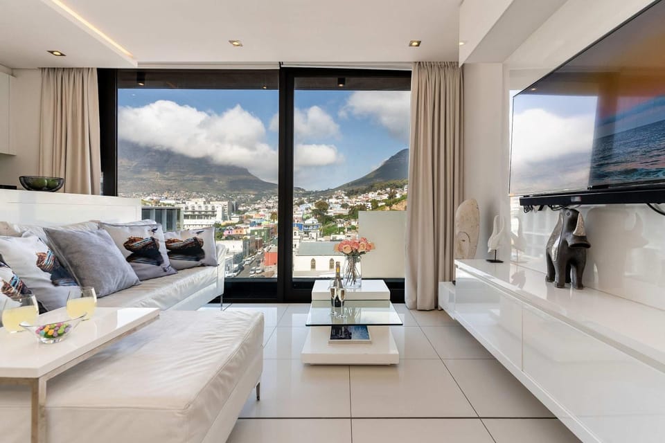 901 Mirage De Waterkant - Modern Apt Views & Pool Apartment in Cape Town