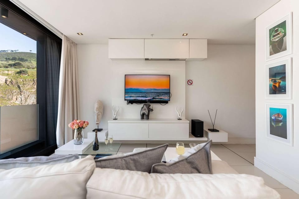 901 Mirage De Waterkant - Modern Apt Views & Pool Apartment in Cape Town