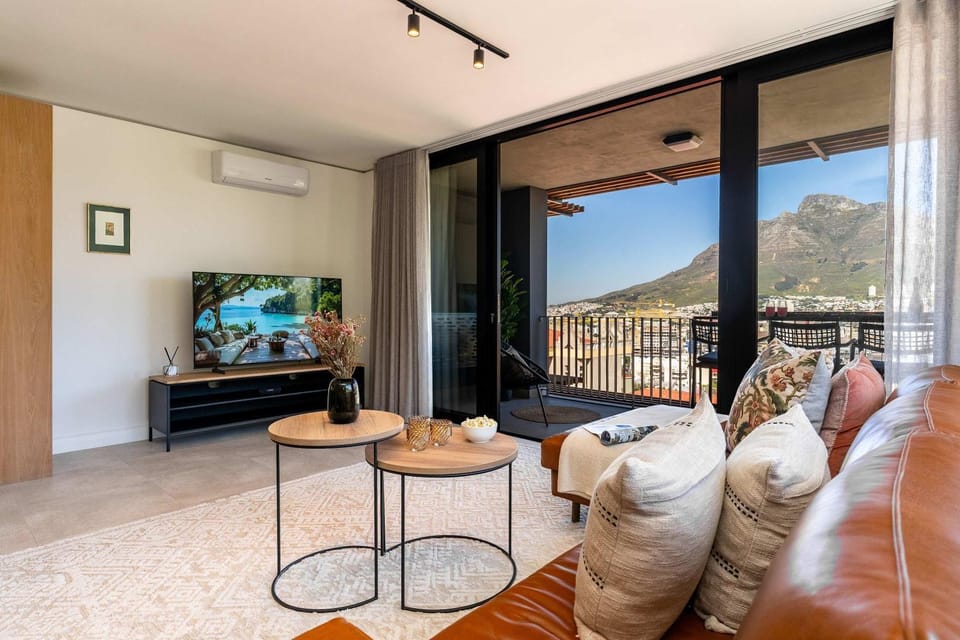 Breathtaking Mountain and City Views, Modern Apartment - Bo-Kaap Retreat Cape Town Apartment in Cape Town