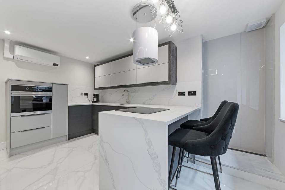 Kitchen or kitchenette, Seating area, Dining area, dishwasher, oven, stove