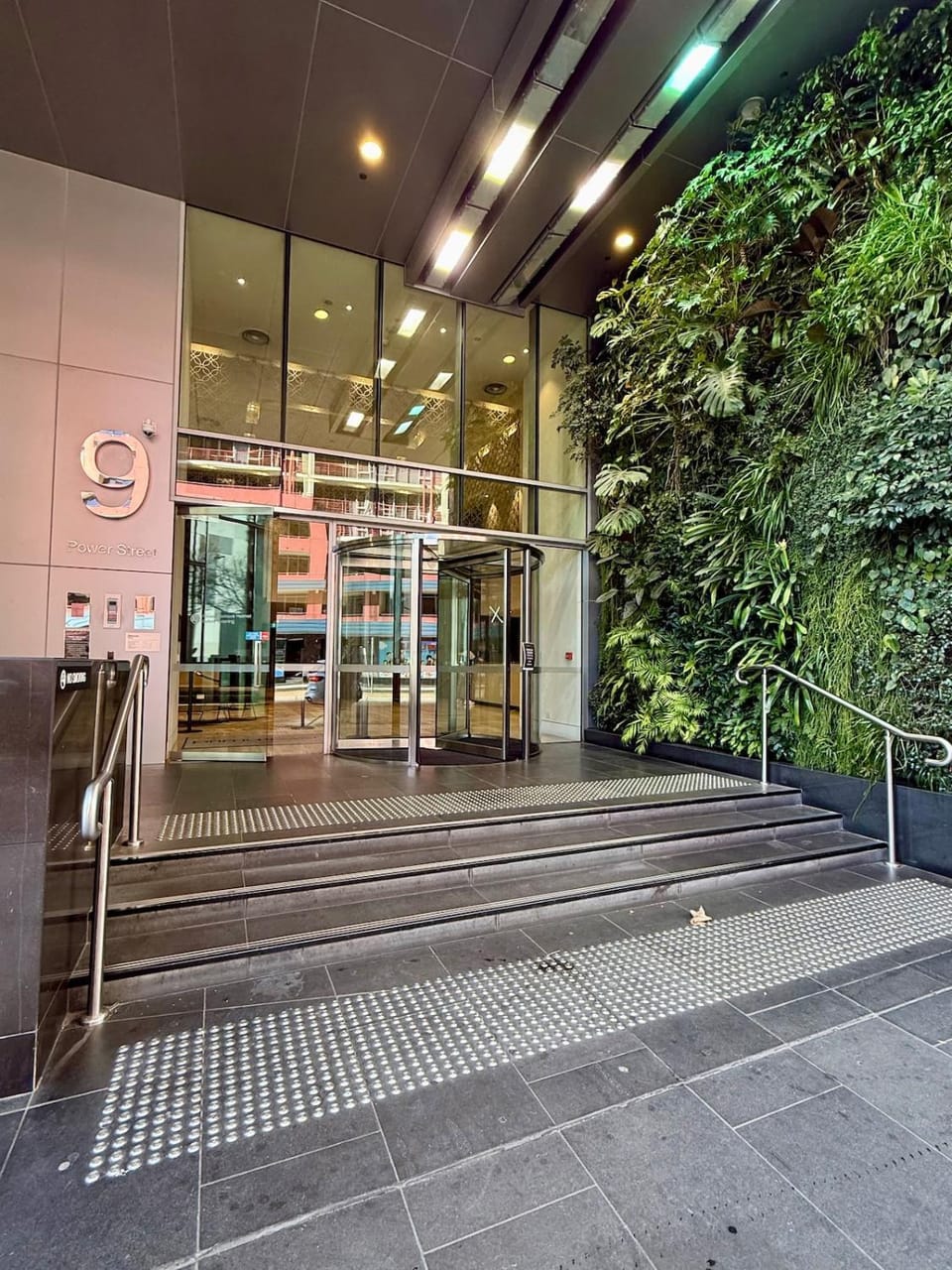 Facade/entrance