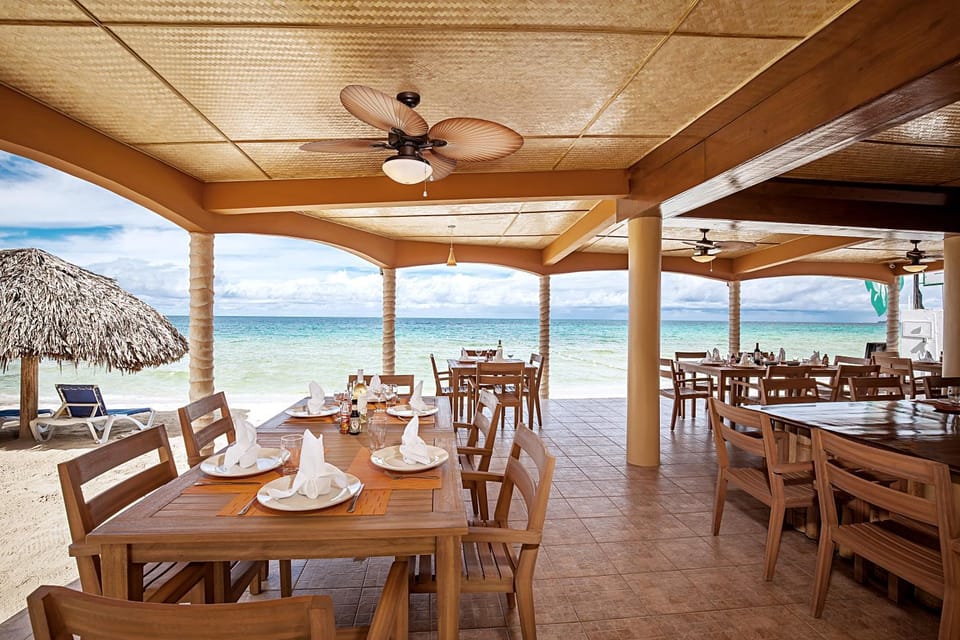 Restaurant/places to eat, Lounge or bar
