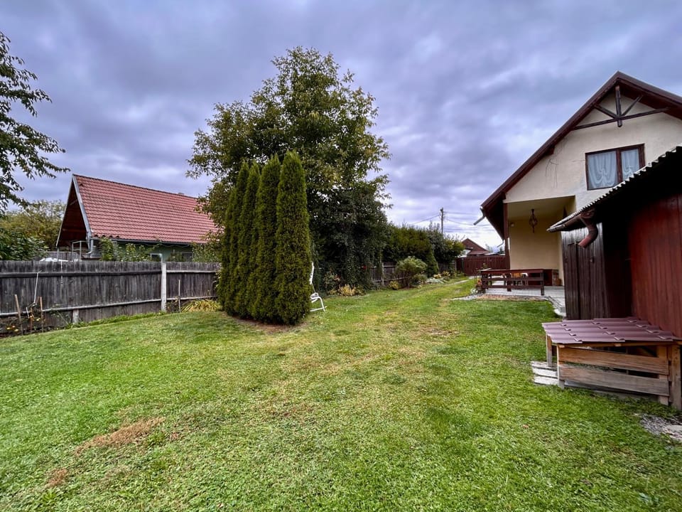 Property building, Natural landscape, Garden, Garden, Garden view