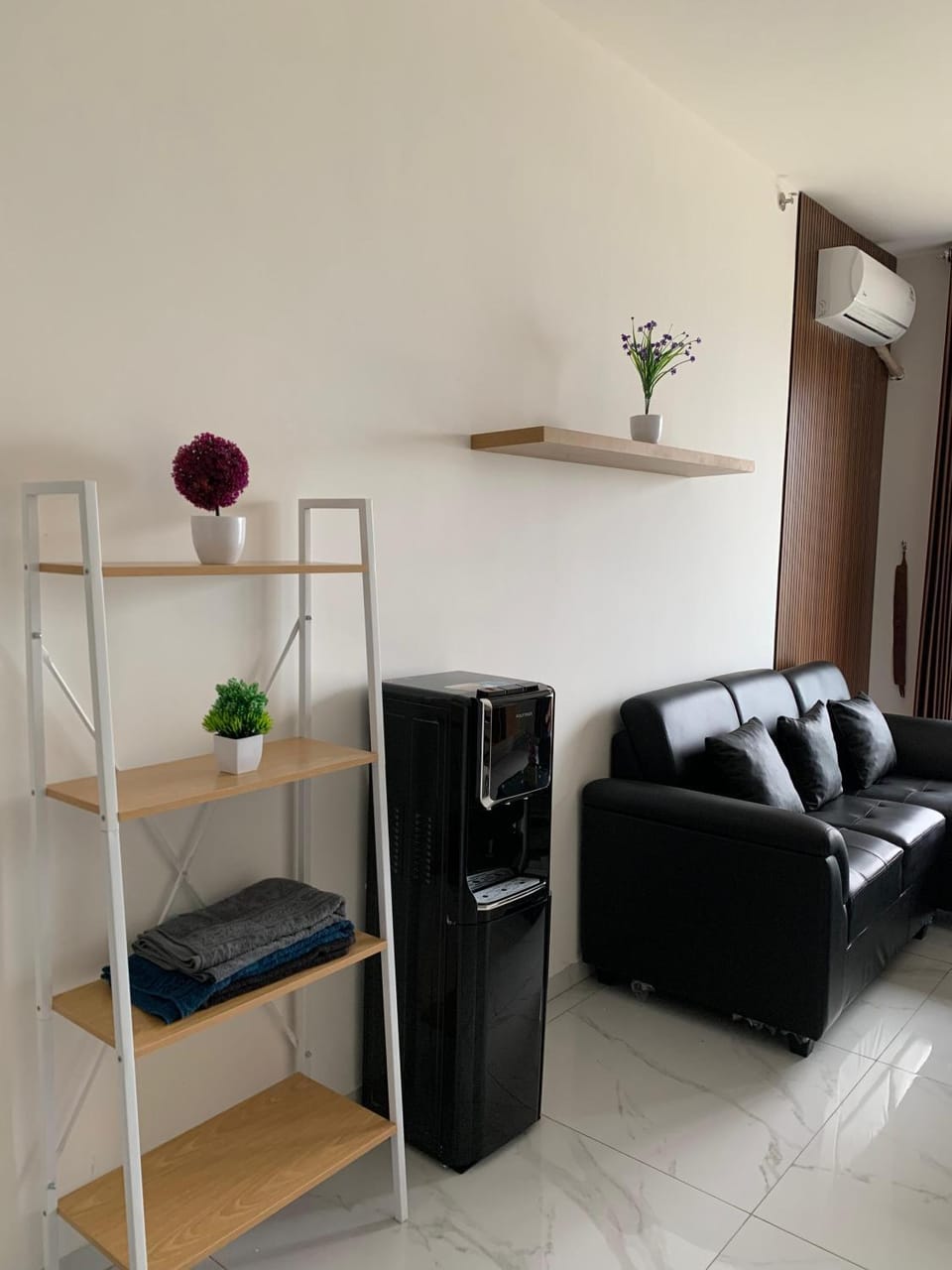 Living room, Seating area, Family