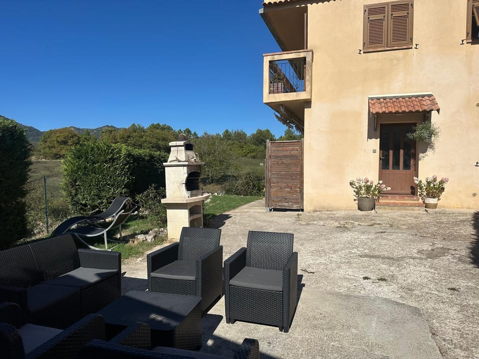 Property building, Garden, Garden, View (from property/room), Balcony/Terrace, Balcony/Terrace, Garden view