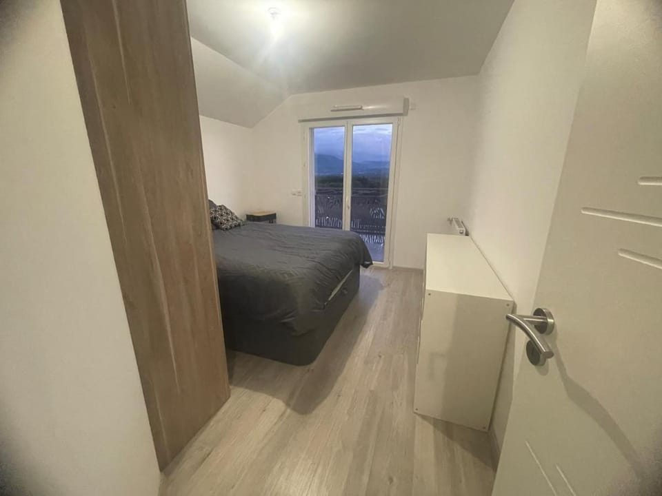 Bed, Photo of the whole room, Bedroom, wardrobe