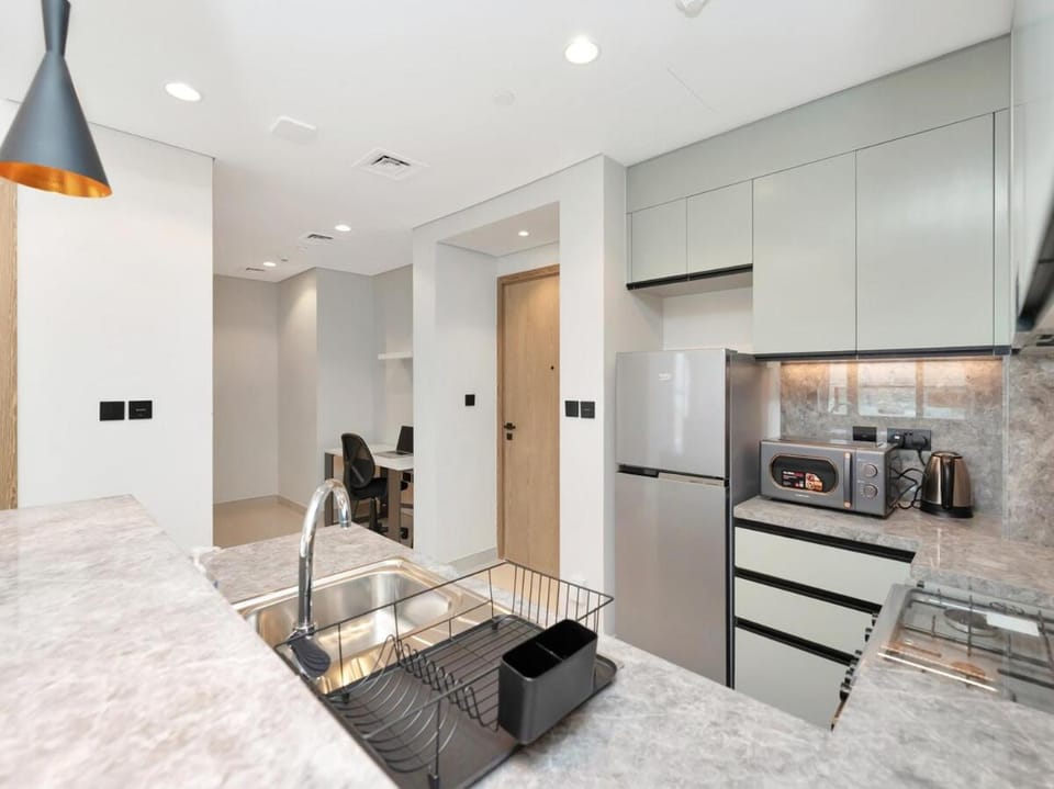 Golf View Modern Comfort Perfect for 3 Guests Apartment in Dubai