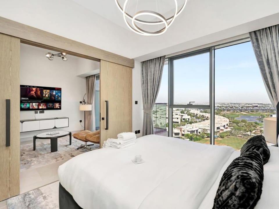 Golf View Modern Comfort Perfect for 3 Guests Apartment in Dubai