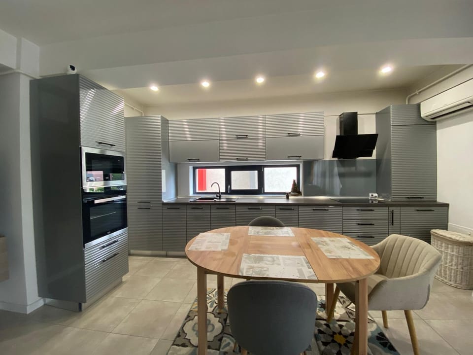 Nicolle's Residence Luxury Apartment in Craiova