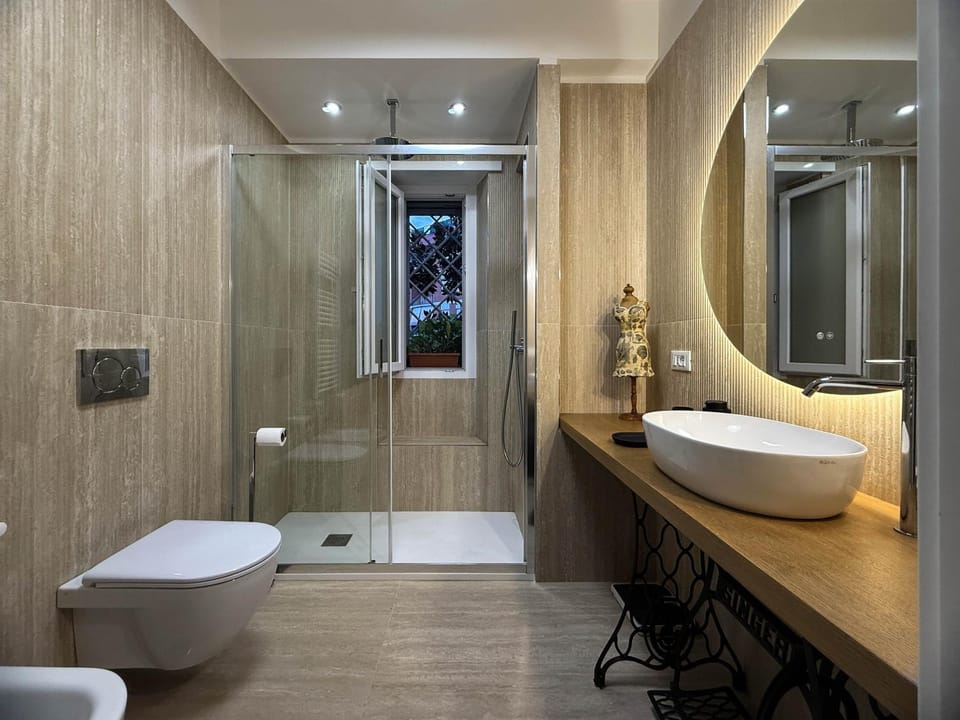 Shower, Toilet, Bathroom, bidet, towels