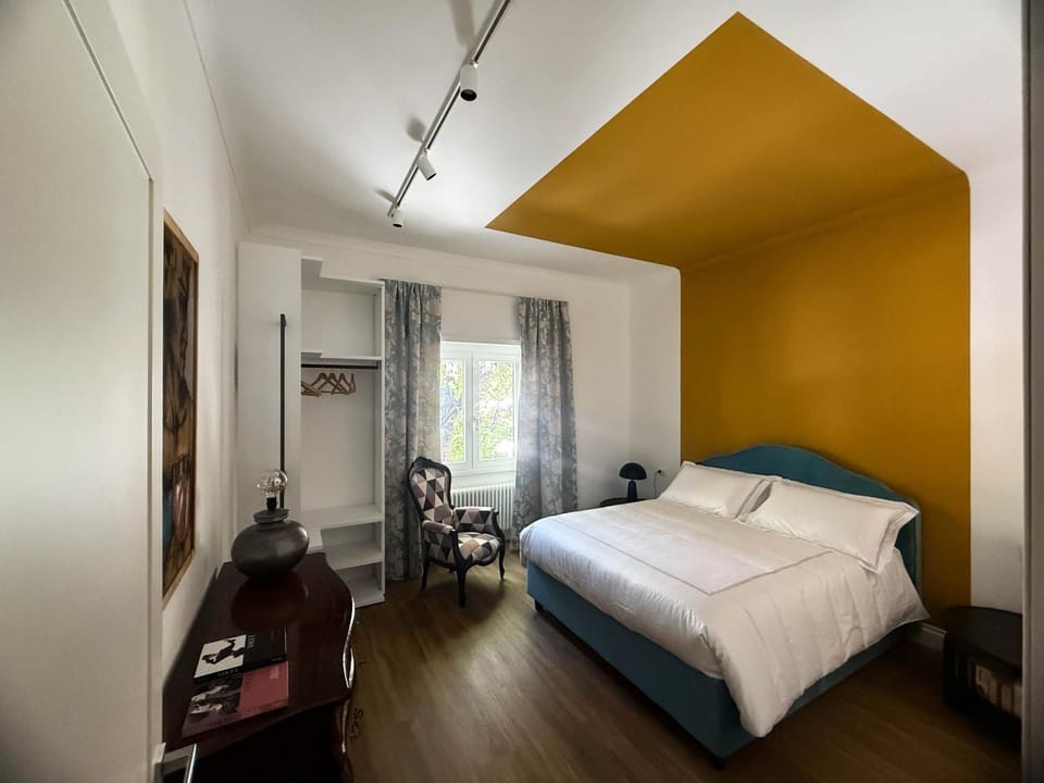 Bed, Photo of the whole room, wardrobe