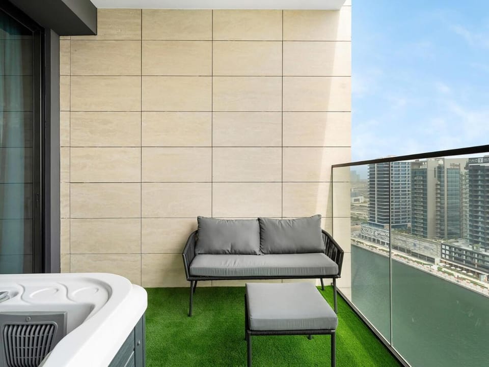 Modern Studio with Jacuzzi and Premium Amenities Apartment in Dubai