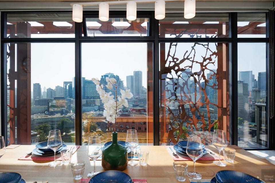 Spacious 2BD in Vancouver Patio with Ocean View House in Vancouver