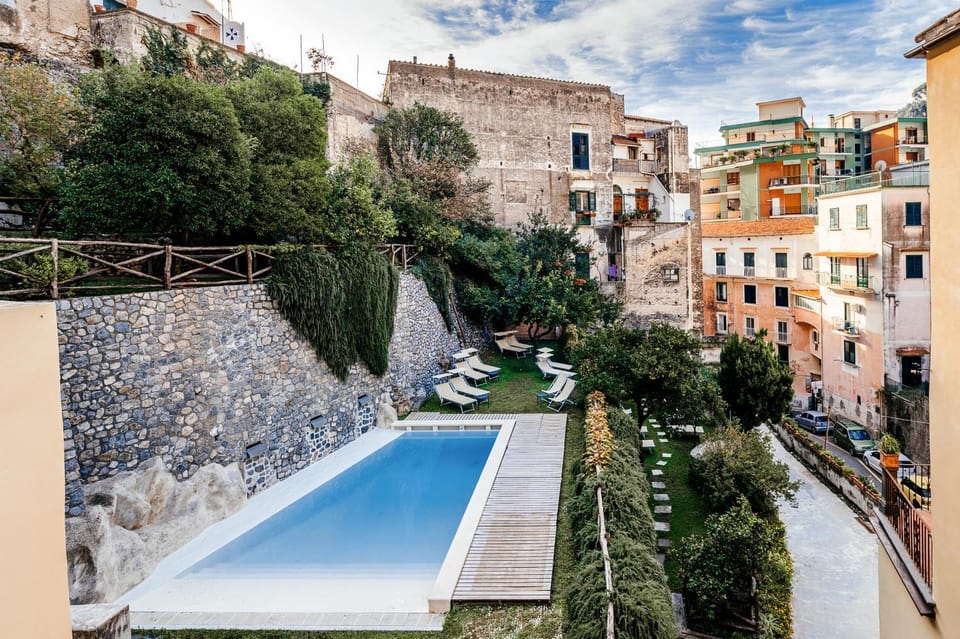 Day, Natural landscape, City view, Pool view, Swimming pool, sunbed