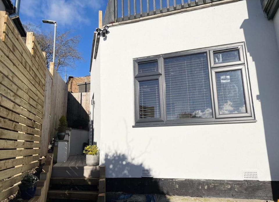 Norwegian Wood - Modern home with a view House in Leeds