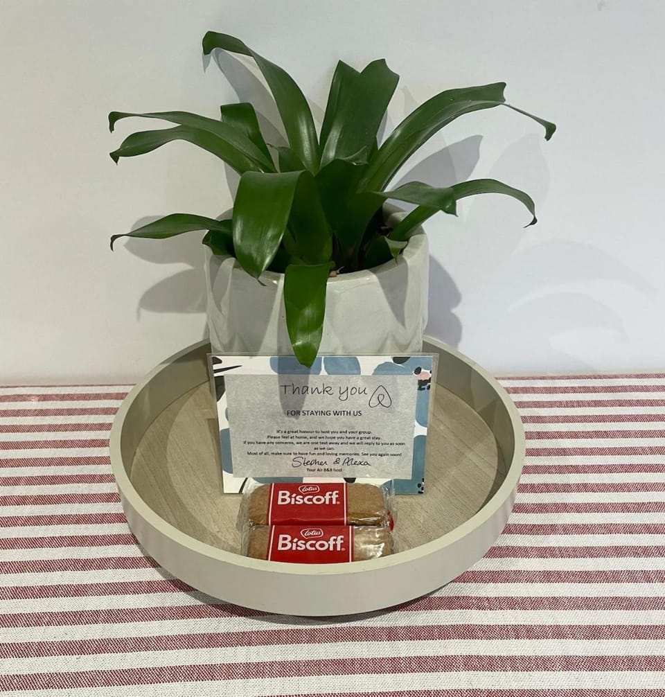 Norwegian Wood - Modern home with a view House in Leeds