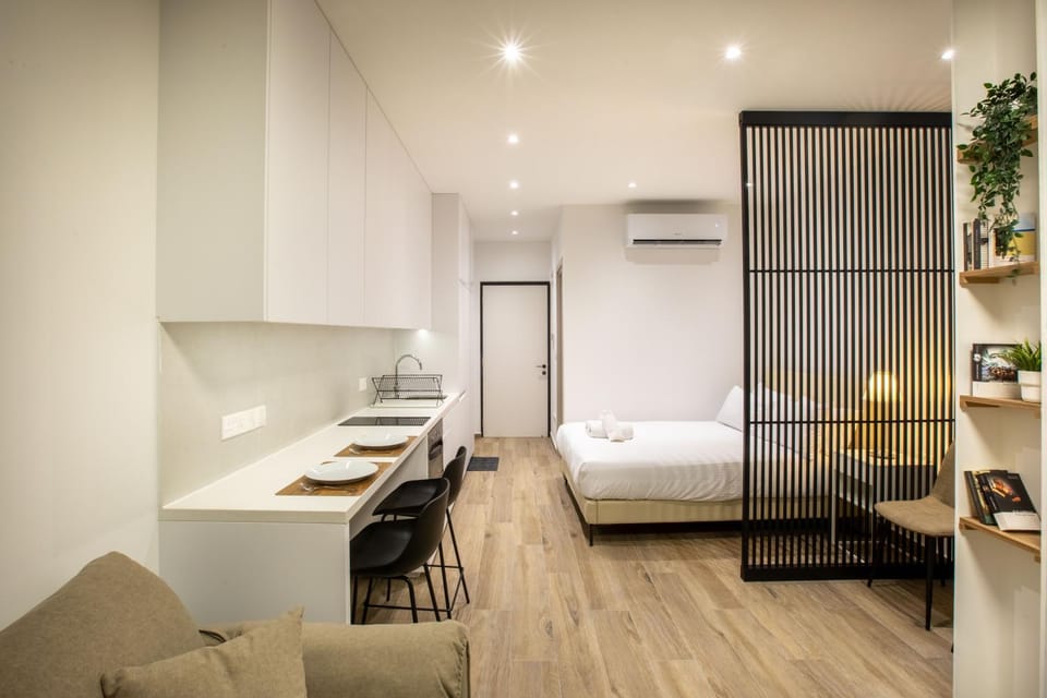 Kitchen or kitchenette, Seating area, Bedroom