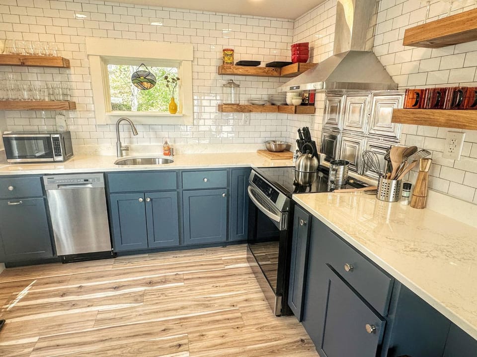 Kitchen or kitchenette, Dining area, kitchen