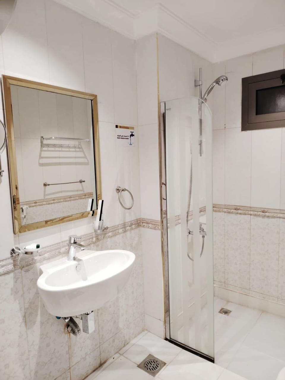 Shower, Bathroom, towels