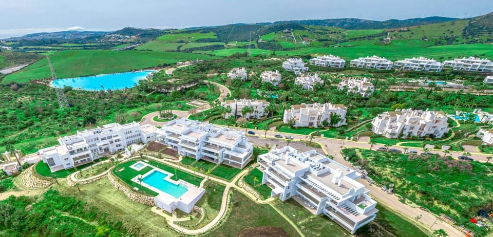Bird's eye view, Area and facilities, Location