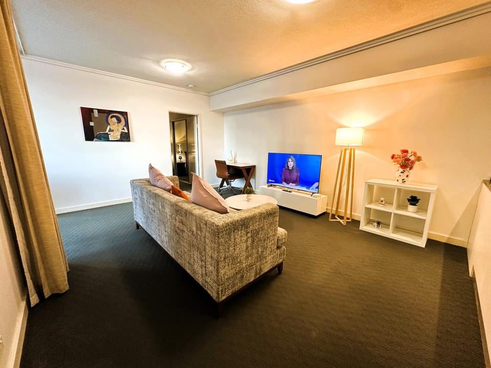 Modern 2BR in Brisbane CBD | Pool | Gym | Parking Apartment in Brisbane City