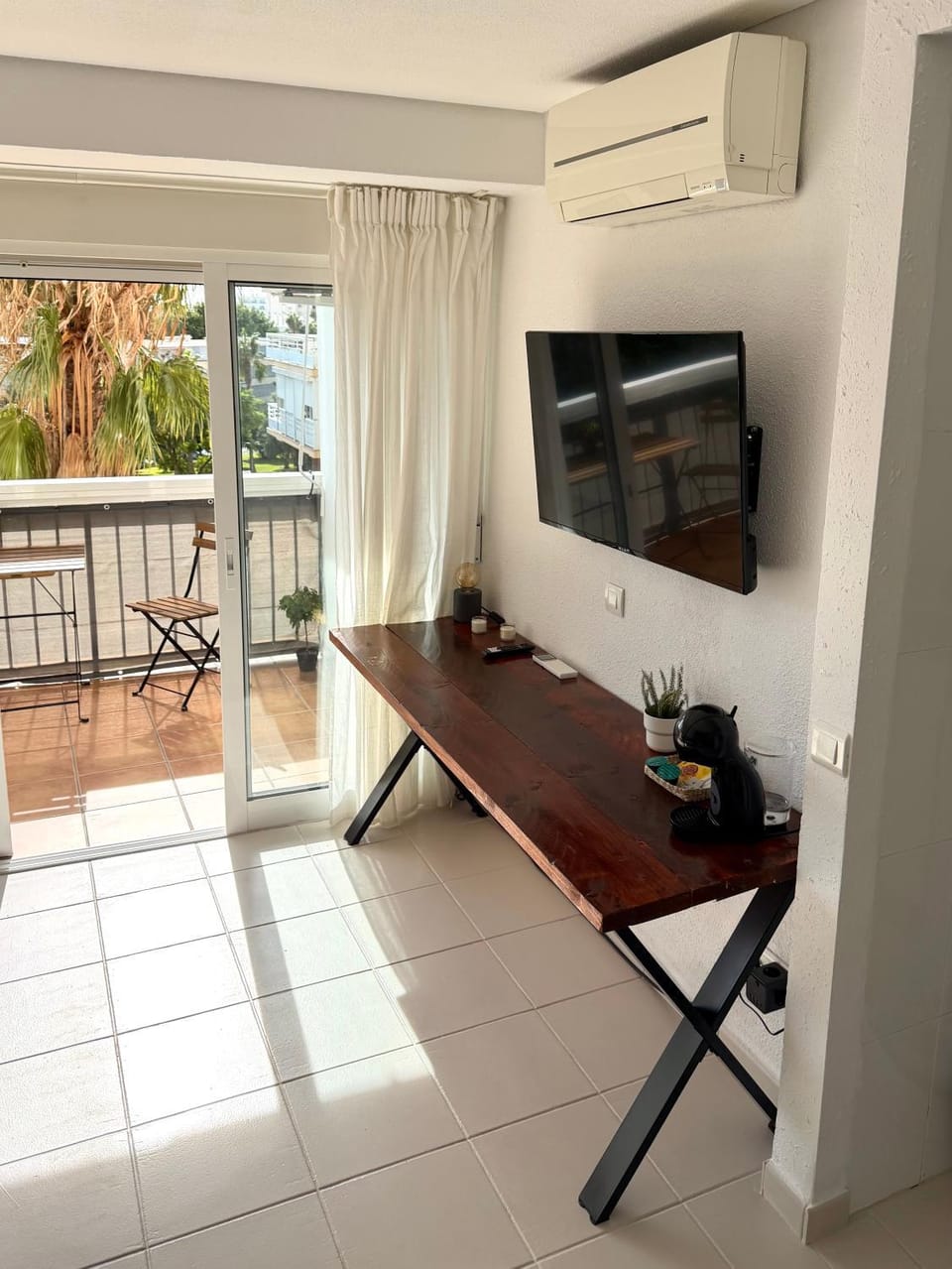 TV and multimedia, Balcony/Terrace, Living room, Dining area, air conditioner