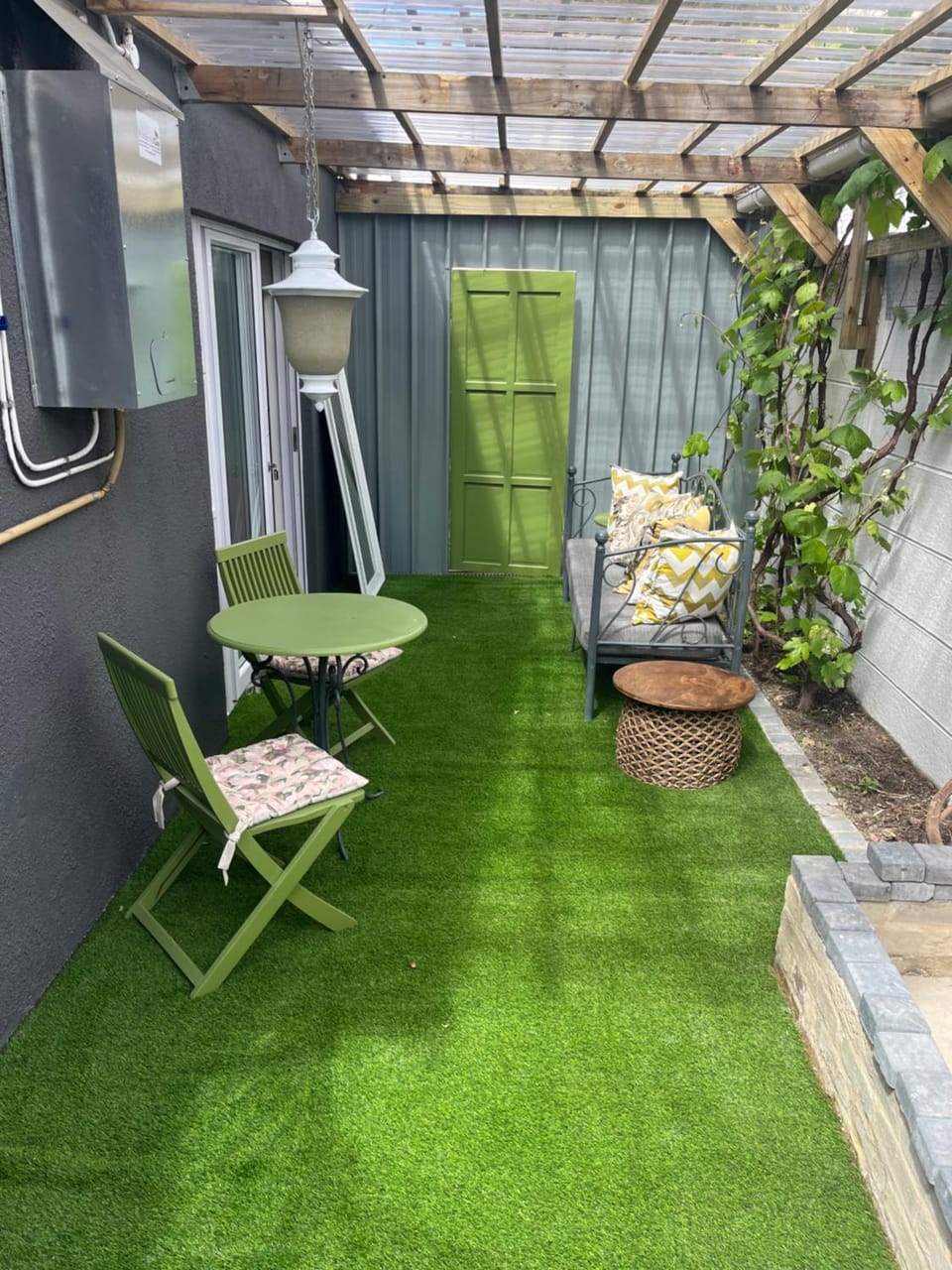 carol close1 small apartment Bed and Breakfast in Cape Town