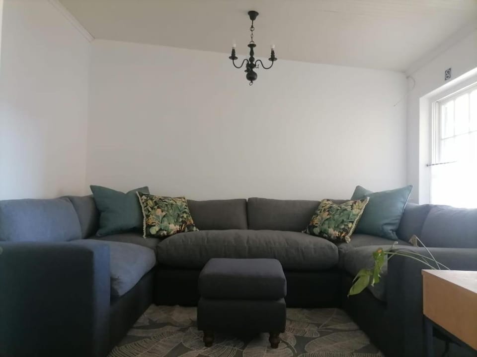 1 Cora Terrace Accommodation House in Port Elizabeth