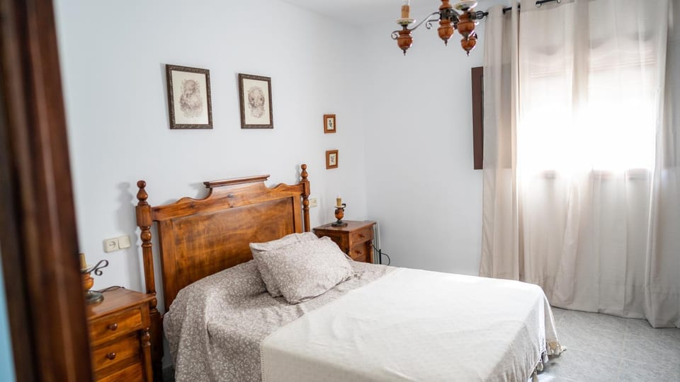 Photo of the whole room, Bedroom
