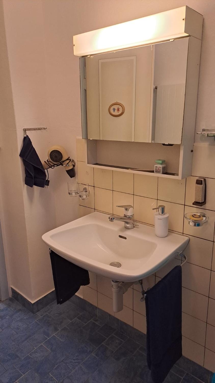 Bathroom, towels