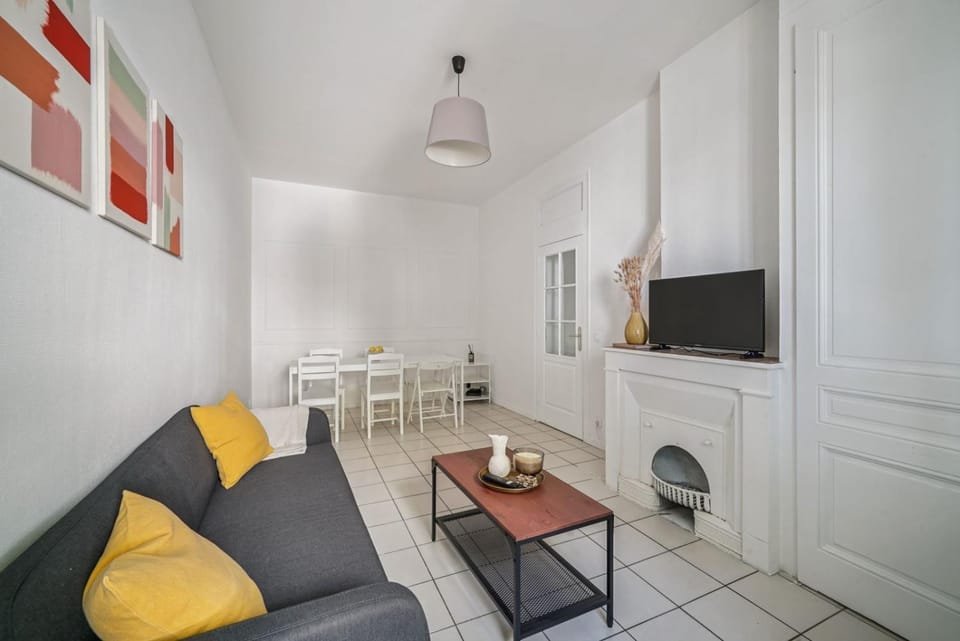 Communal lounge/ TV room, TV and multimedia, Kitchen or kitchenette, Living room, Seating area, Dining area