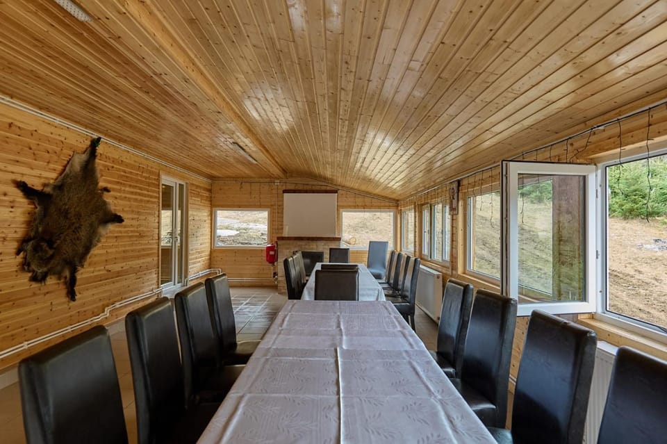 Seating area, Dining area
