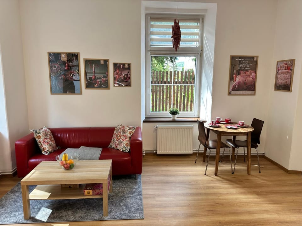 Living room, Seating area, Dining area