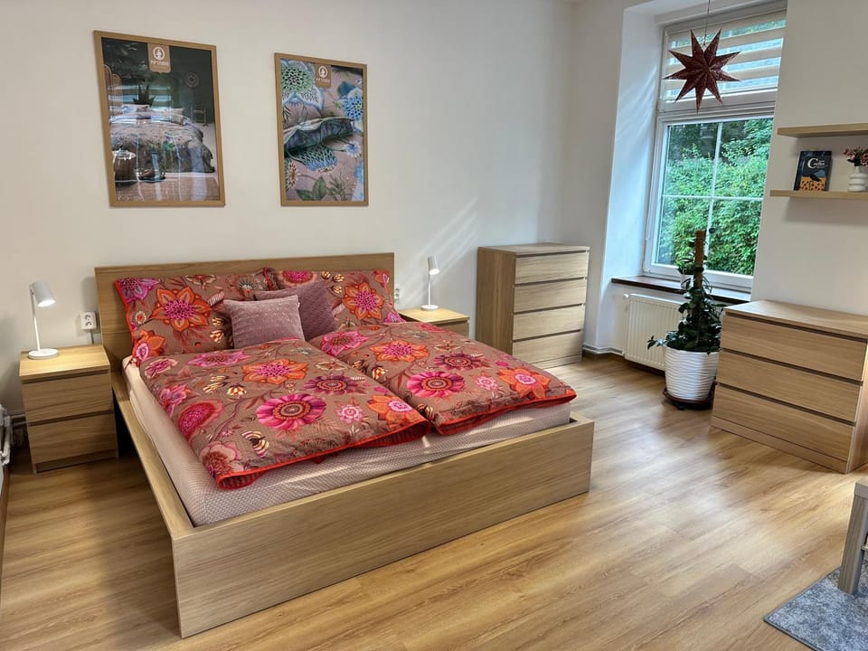 Bed, Bedroom