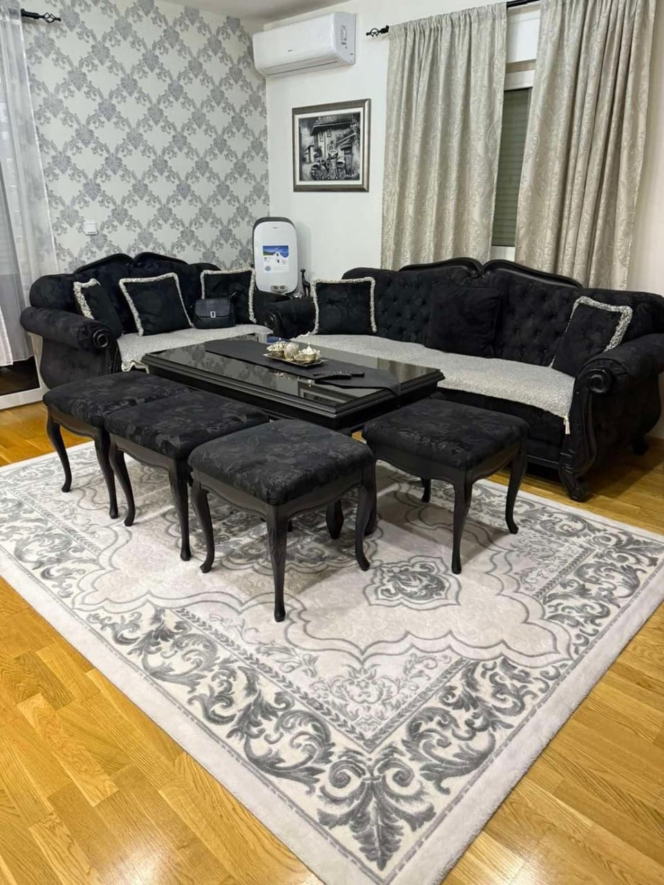 Living room, Seating area