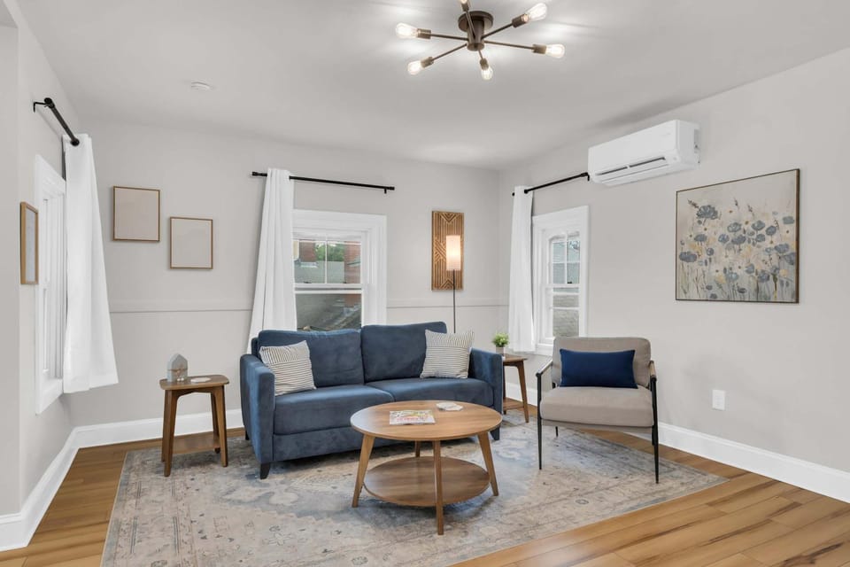 Jennifer's Modern & Comfy Broadway Walkable Stay Apartment in Providence