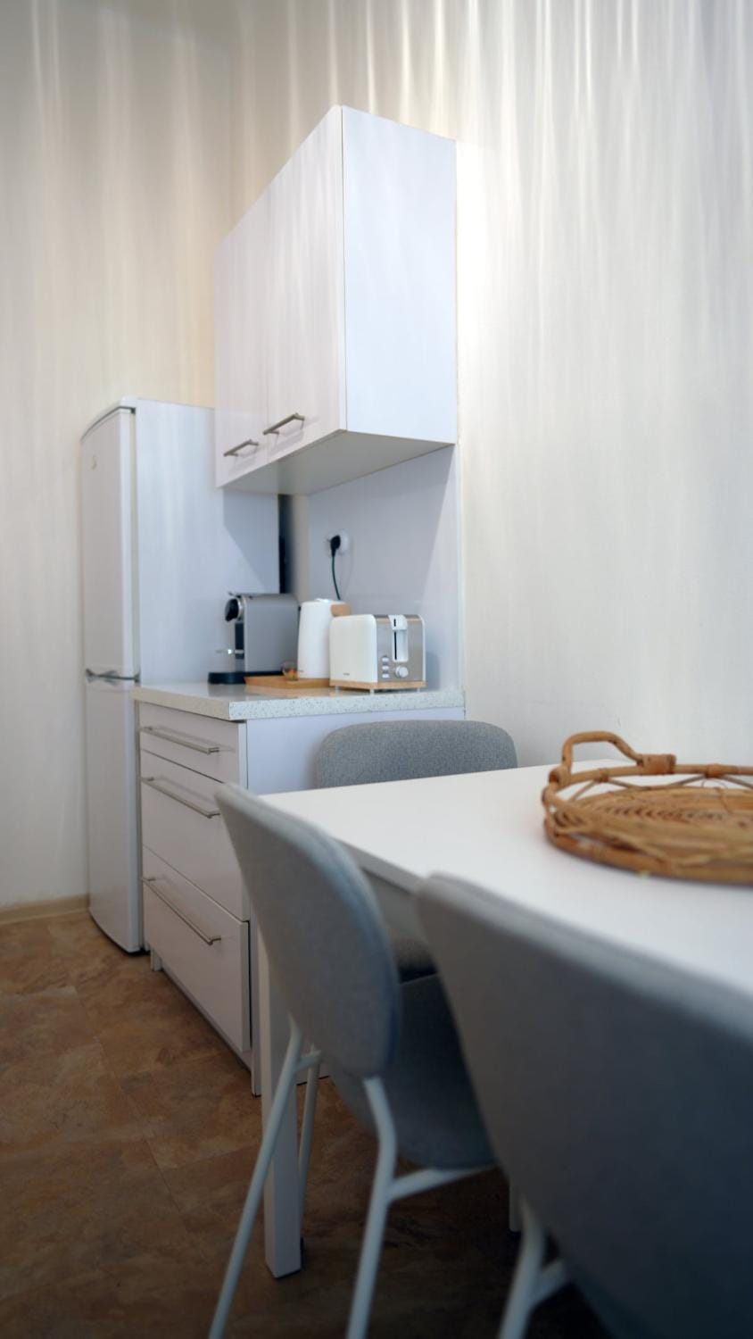 Coffee/tea facilities, Kitchen or kitchenette, Dining area, minibar
