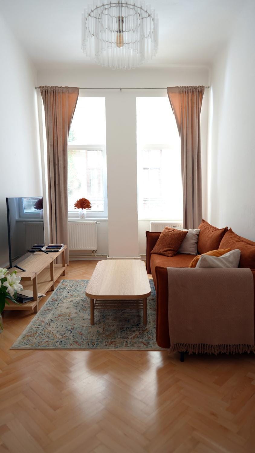 Communal lounge/ TV room, TV and multimedia, Living room, Seating area, Evening entertainment