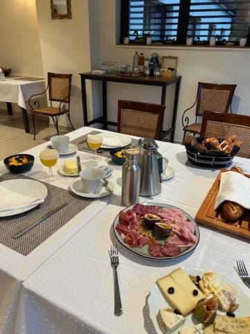 Breakfast, Continental breakfast
