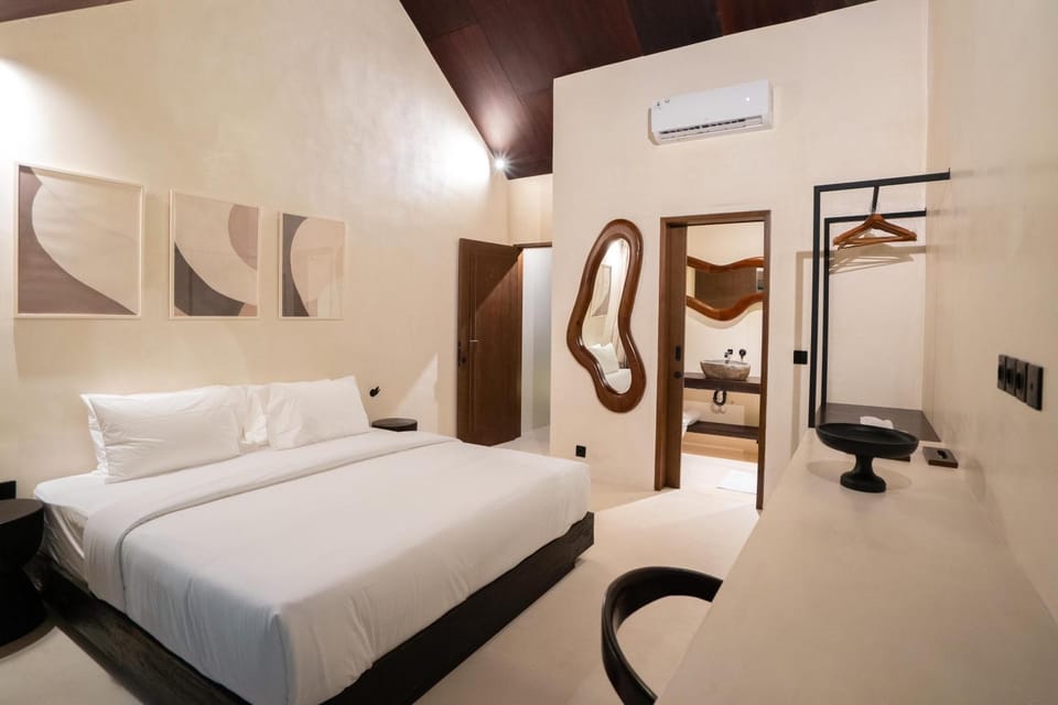 Bed, Photo of the whole room, Bedroom, air conditioner