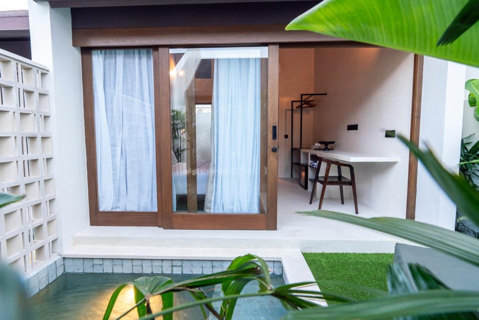 Seating area, Pool view, Swimming pool