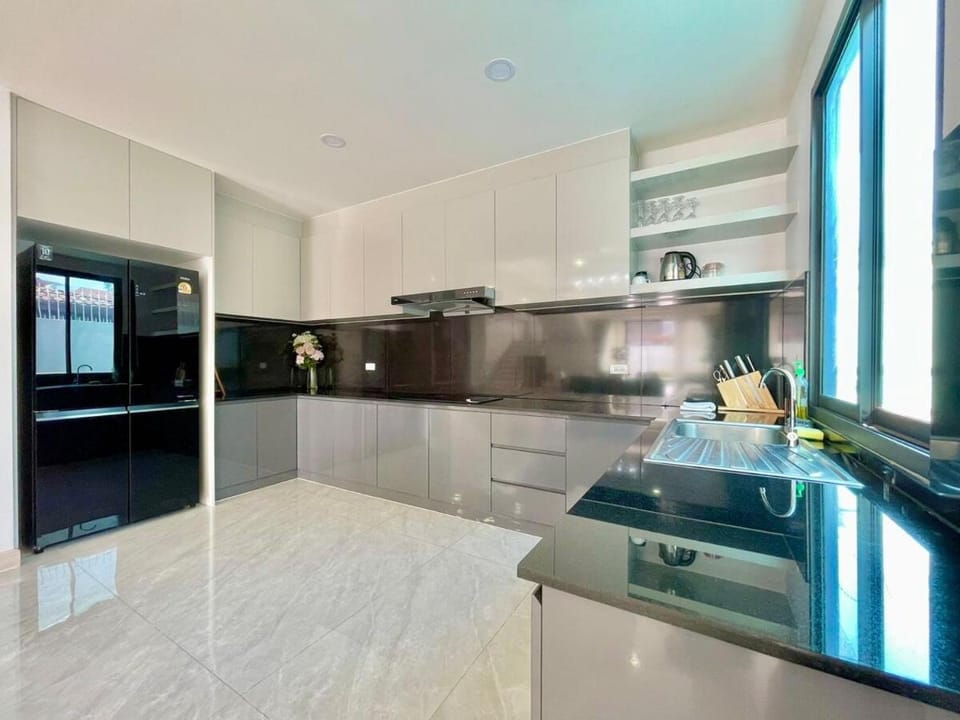 Kitchen or kitchenette, oven, stove