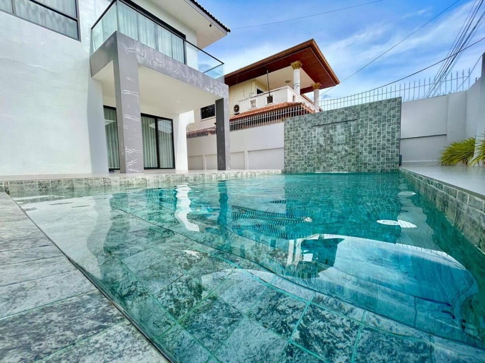 Property building, Day, Pool view, Swimming pool, Swimming pool