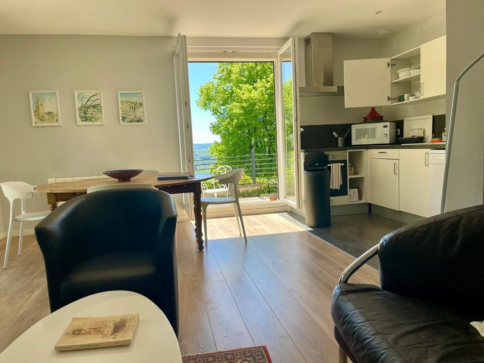 Dining area, Garden view, dishwasher, kitchen