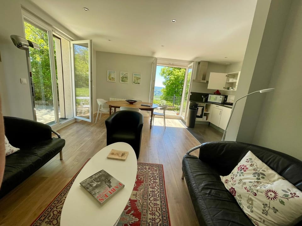 Communal lounge/ TV room, Dining area, Garden view, kitchen
