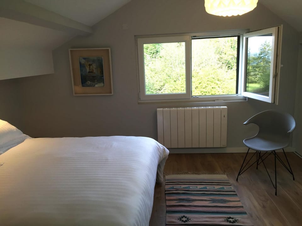Bed, Photo of the whole room, Garden view